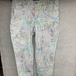 P20- 32 - WOMENS PASTEL PRINT CAPRI JEANS